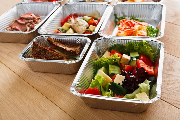 Alimentos saudáveis em caixas, conceito de dieta . — Fotografia de Stock