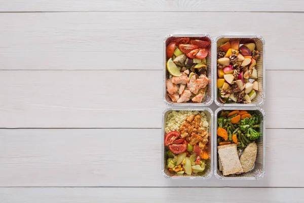 Hälsosam mat ta bort i lådor, ovanifrån på wood — Stockfoto