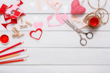 Sevgililer günü el yapımı albüm arka plan, kesme ve yapıştırma kalpler kartı