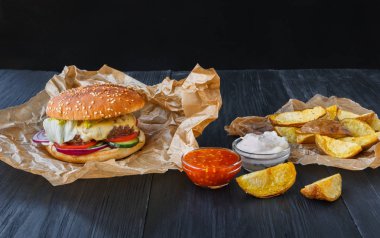 Fast food Restoran. Hamburger ve patates dilimleri