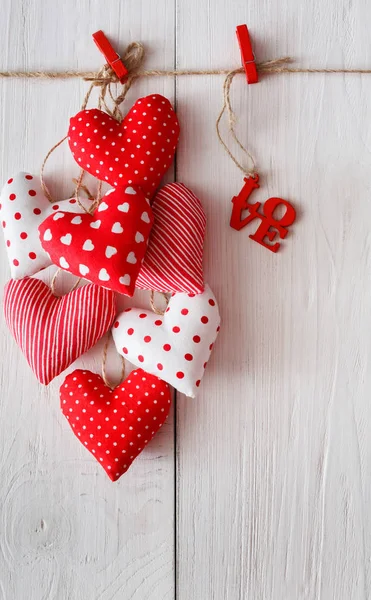 Valentine day background, pillow hearts bunch on wood, copy space — Stock Photo, Image