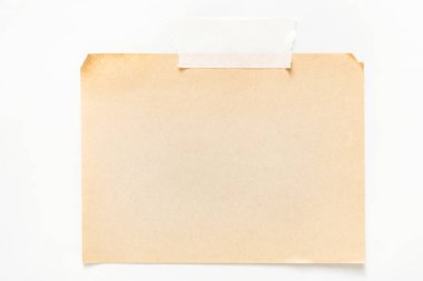 Beyaz arka plan üzerinde izole eski craft kağıt levha