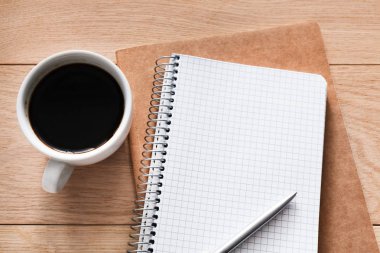 Ofis mobilyaları, ahşap arka plan üzerinde kavramı yazma