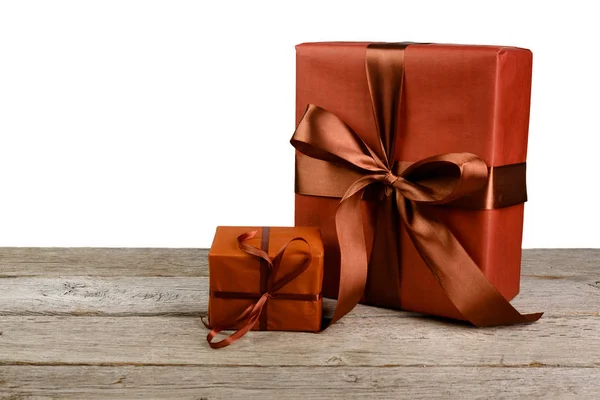 Κουτιά δώρων διακοπών Χριστουγέννων σε απομονωμένα σε λευκό χαρτί — Φωτογραφία Αρχείου
