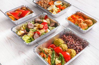 Sağlıklı gıda götürün kutularında, ahşap, üstten görünüm