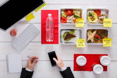 Günlük yemek sağlıklı ofis, masada Üstten Görünüm.