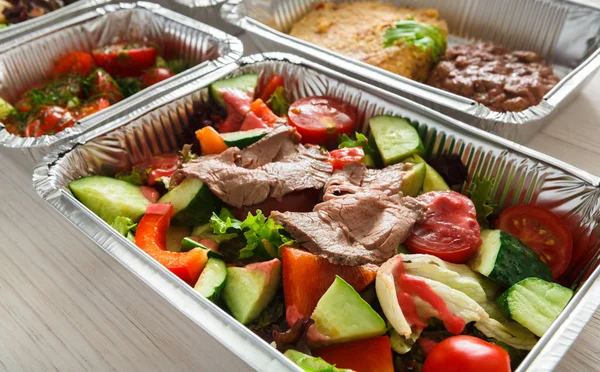 Alimentos saudáveis em caixas, conceito de dieta . — Fotografia de Stock