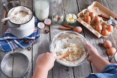 Yemek pişirme, yumurta, tereyağı ve un için malzemeler