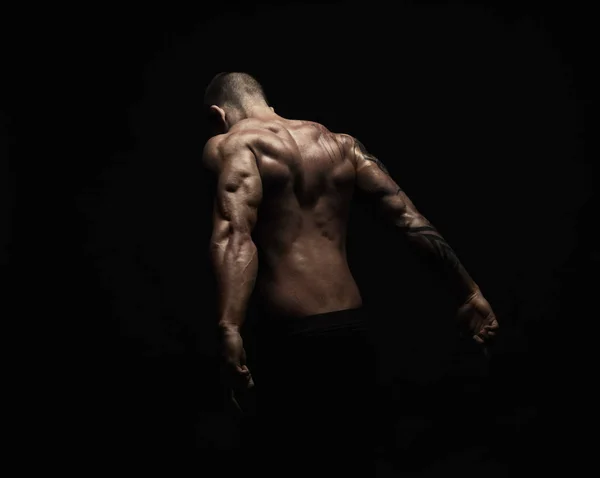 Unrecognizable man shows strong back muscles closeup — Stock Photo, Image