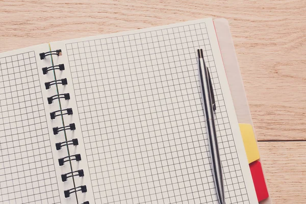 Anteckningar och personlig dagbok eller arrangör med penna — Stockfoto