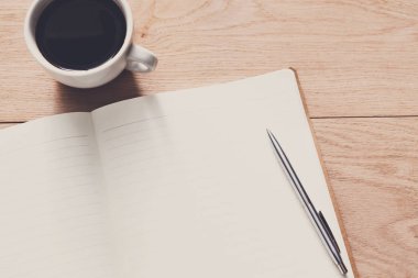 Ofis mobilyaları, ahşap arka plan üzerinde kavramı yazma