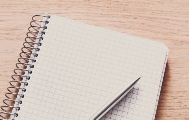 Not defteri ve kişisel günlük ya da kalem ile Organizatör