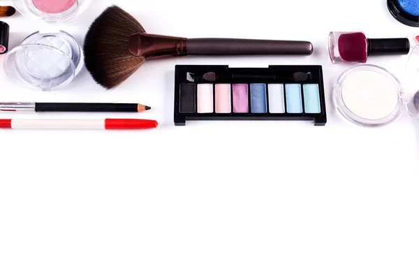 Make-up cosmetica tools en essentials achtergrond, kopie ruimte — Stockfoto