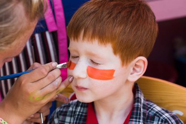 Çocuk çocuk yüz boyama, Kaplan gözü işlem yapma