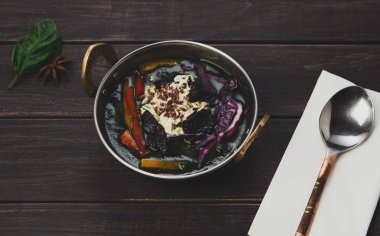 Vegan ve vejetaryen Hint Restoran yemek, sebze ile baharatlı pirinç