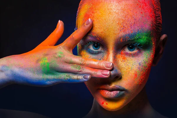 Μοντέλο με πολύχρωμα τέχνη του make-up, γκρο πλαν — Φωτογραφία Αρχείου
