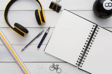 Kırtasiye malzemeleri - düz işyeri yatıyordu