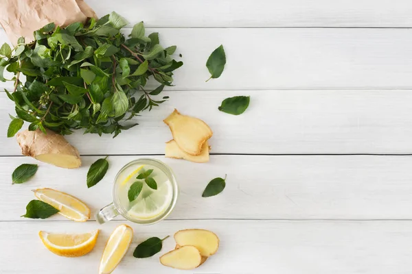 Detox lemonade smoothie ingredients on white wood background, top view — Stock Photo, Image