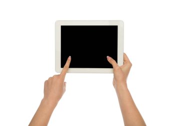 Boş ekran ile dijital tablet tutan kadın