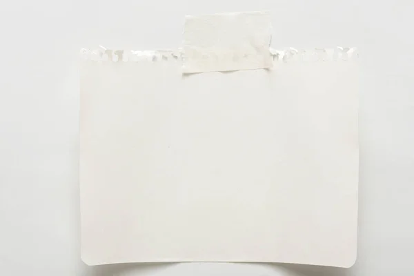Nota pezzo di carta, strappato foglio notebook — Foto Stock