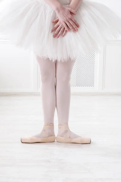 Gambe ballerina in prima posizione — Foto Stock