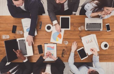 Grup ofis, üstten görünüm toplantı meşgul iş adamları