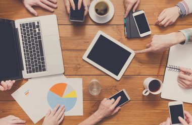 Kahve molası veya iş yemeği, üstten görünüm yakın çekim