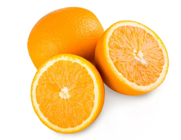 Mitades anaranjadas, primer plano de cítricos aislados sobre fondo blanco — Foto de Stock