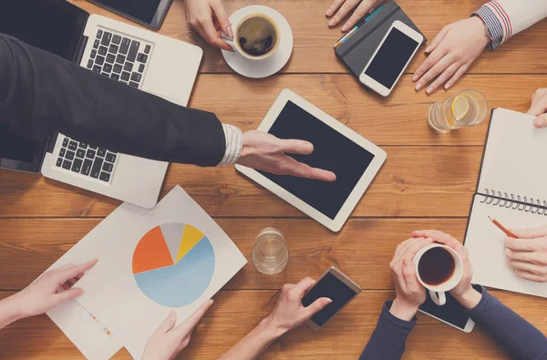 Zakelijke handdruk op office meeting, sluiten van een contract en succesvolle overeenkomst — Stockfoto