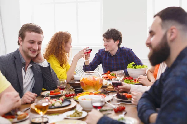 Group of happy people at festive table dinner party — Stock Photo, Image