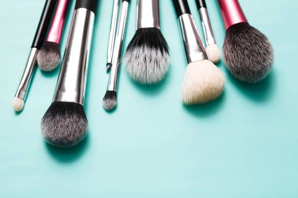 Güzellik ürünleri, günlük makyaj fırçaları, kozmetik — Stok fotoğraf