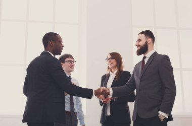 İş el sıkışma, insanlar içinde yazıhane ile kopya alanı