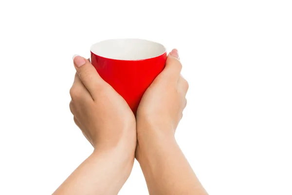 Gros plan de la main avec une tasse de thé isolé sur blanc — Photo