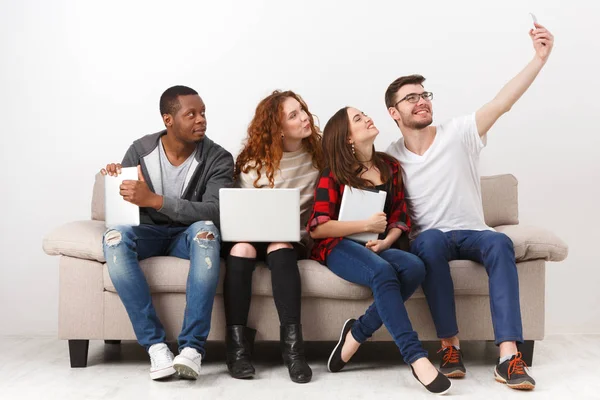 Gadgets, selfie, friends having fun together — Stock Photo, Image
