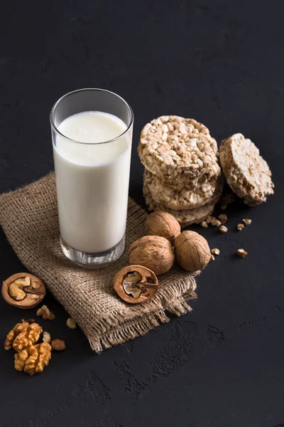 Latticini fatti in casa, latte vegano, cibo vegetariano — Foto Stock