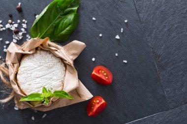 Peynir delikatessen biber siyah taş, brie peyniri