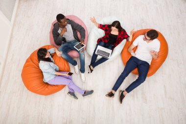 Farklı kişi araçları, üstten görünüm kullanma