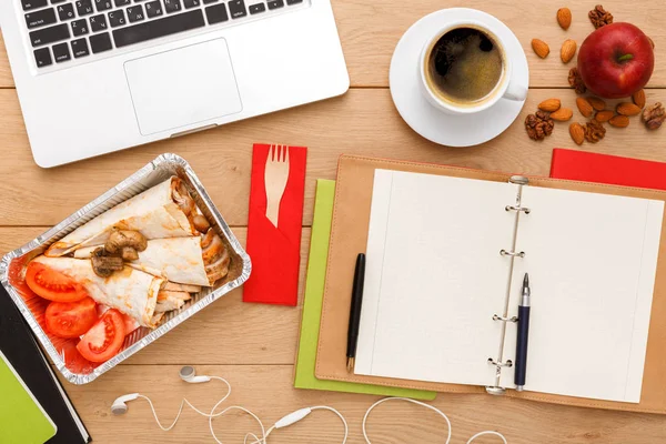 Comida sana a domicilio, lonchera con comida dietética — Foto de Stock