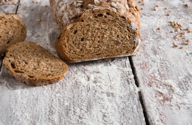 Fırın kavramı. Dilimlenmiş çavdar ekmeği arka plan bol