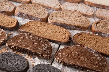 Fırın kavramı. Dilimlenmiş ekmek arka plan bol