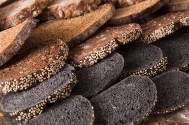 Fırın kavramı. Dilimlenmiş ekmek arka plan bol