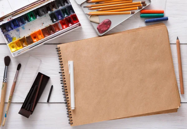 Çizim araçları, kırtasiye, işyeri sanatçı