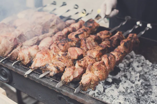 Sığır eti ve tavuk kebap. Taze et mangal, Barbekü — Stok fotoğraf