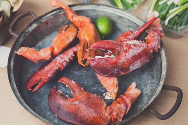 Un montón de mariscos, ostras en la parrilla — Foto de Stock