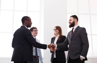 İş el sıkışma, insanlar içinde yazıhane ile kopya alanı