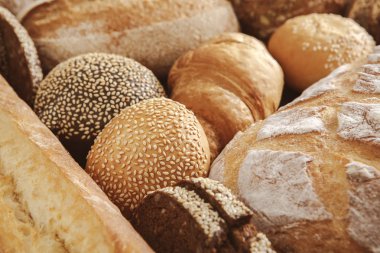 Ekmek arka plan, beyaz, siyah ve çavdar somun closeup