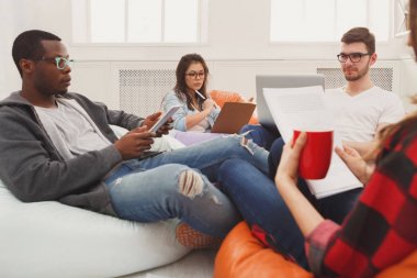 Beyin fırtınası, yaratıcı insanların kapalı ortak çalışma