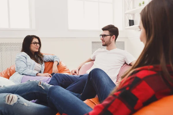 Groep van creatieve mensen in moderne kantoren — Stockfoto