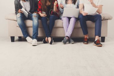 Geçici iş insanlar kapalı gadget'lar ile çalışma