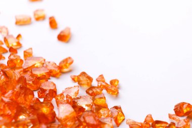 Beyaz arka planda turuncu Citrine gemstones